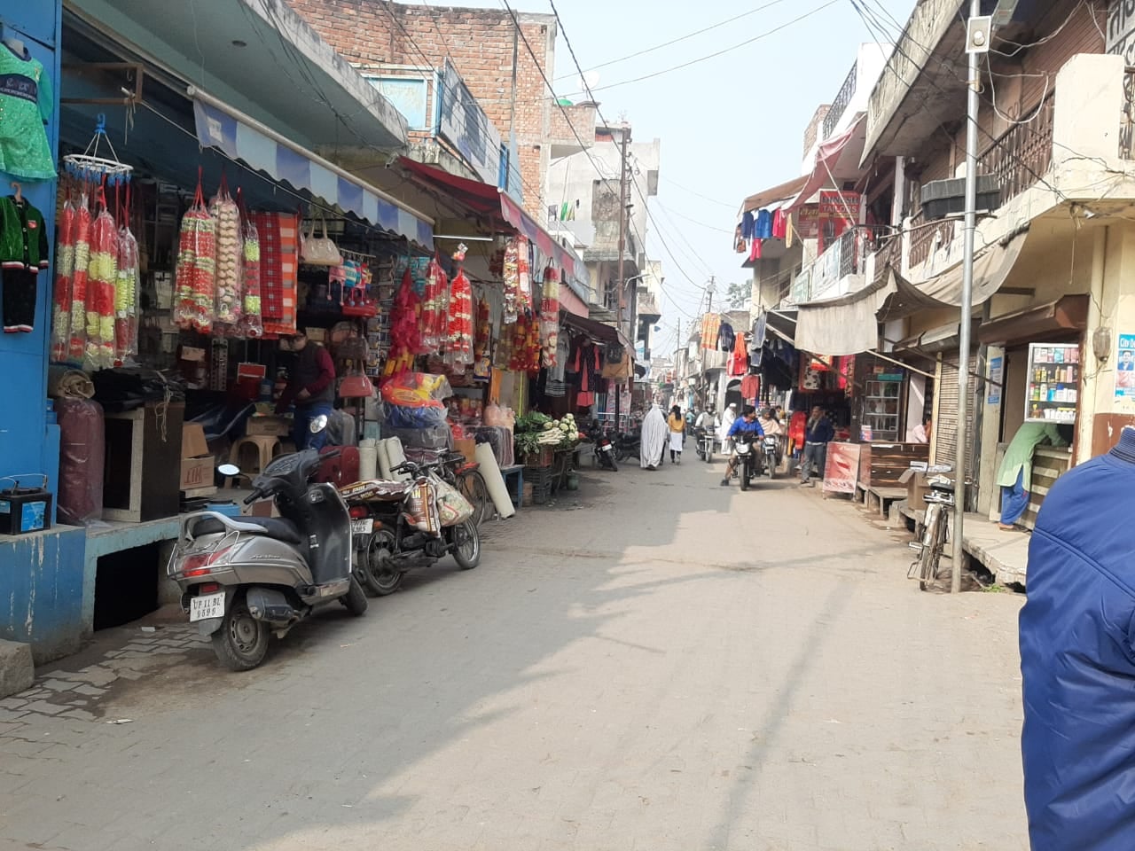 चिलकाना में खुला हुआ बाजार चिलकाना में खुला हुआ बाजार