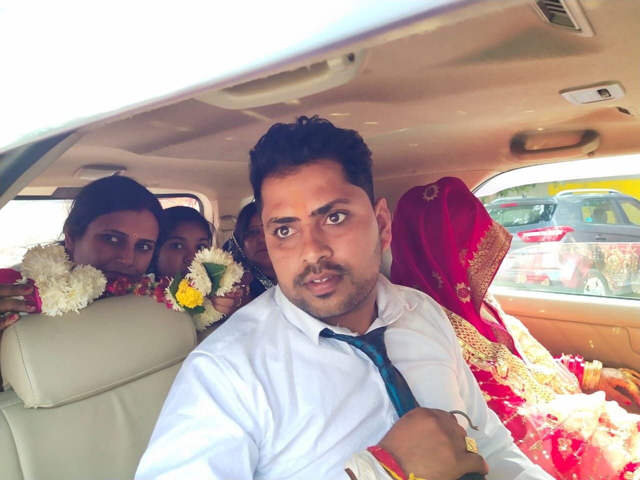  कलानौर में रोहतक-भिवानी मार्ग पर कालेज मोड़ पर यूपी के मथुरा से दूल्हन लेकर लौट रहे खरक कलां गांव 