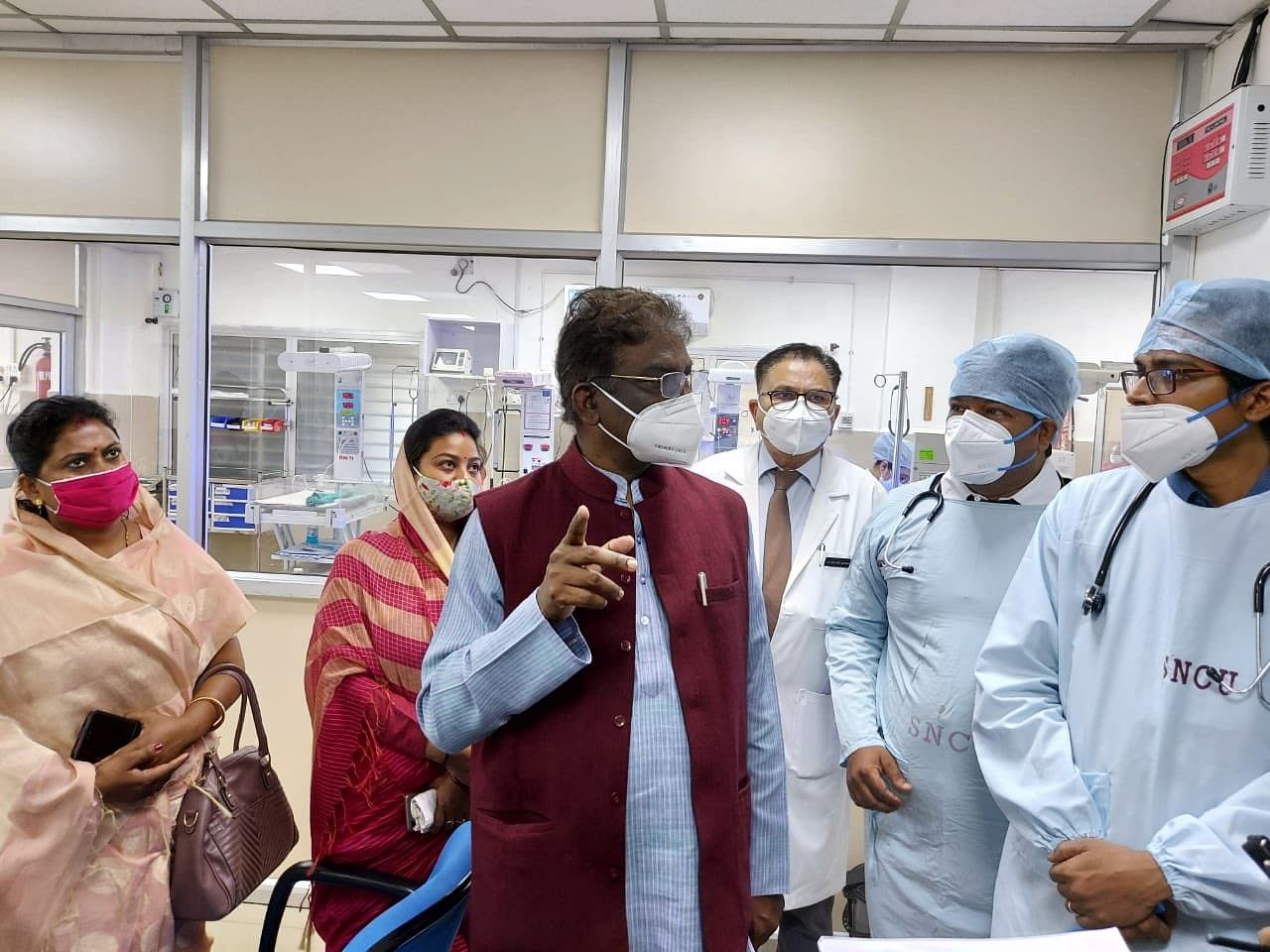 Madhya Pradesh Health Minister Prabhuram Choudhary Wife Dr Neera Chaudhary  Appointed Joint Director Congress Slams Bjp - भोपाल: स्वास्थ्य मंत्री  प्रभुराम चौधरी ने पत्नी को बनाया संयुक्त संचालक ...