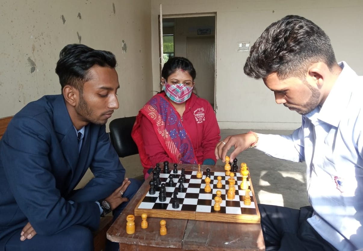 बिजनौर में कृष्णा फार्मेसी कॉलेज में फार्मेसी सप्ताह के तहत क्रीड़ा दिवस शतरंज प्रतियोगिता में बिजनौर में कृष्णा फार्मेसी कॉलेज में फार्मेसी सप्ताह के तहत क्रीड़ा दिवस शतरंज प्रतियोगिता में