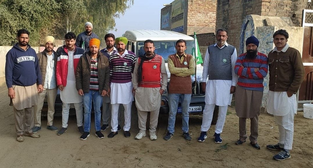गांव खोखर से दिल्ली आंदोलन में शामिल होने के लिए रवाना होते किसान। गांव खोखर से दिल्ली आंदोलन में शामिल होने के लिए रवाना होते किसान।