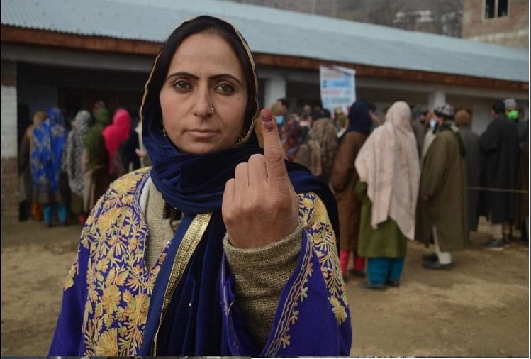 आज जम्मू-कश्मीर में 1852 मतदान केंद्रों पर होगी वोटिंग