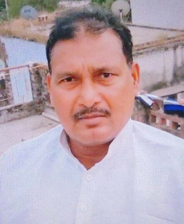 मृत आईटीआई शिक्षक लालमणि चौधरी। फाइल फोटो