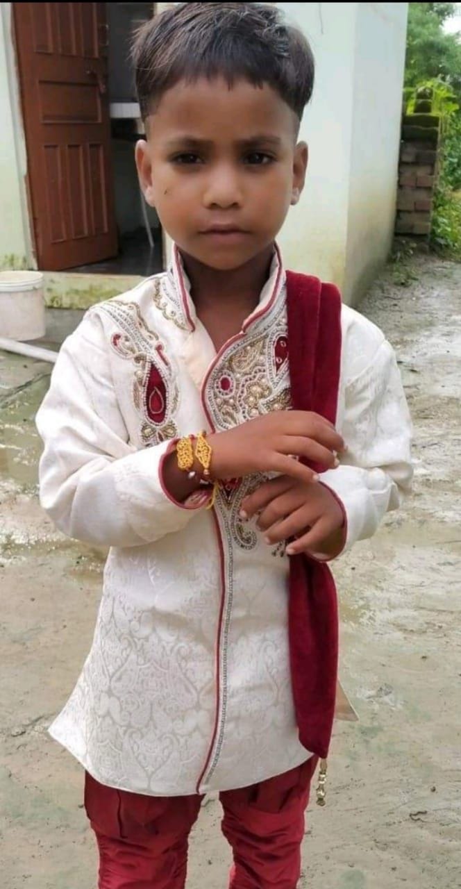 कंधई थाने के मंदाह में कुएं में गिरने से मृत बालक शिवांश। फाइल फोटो