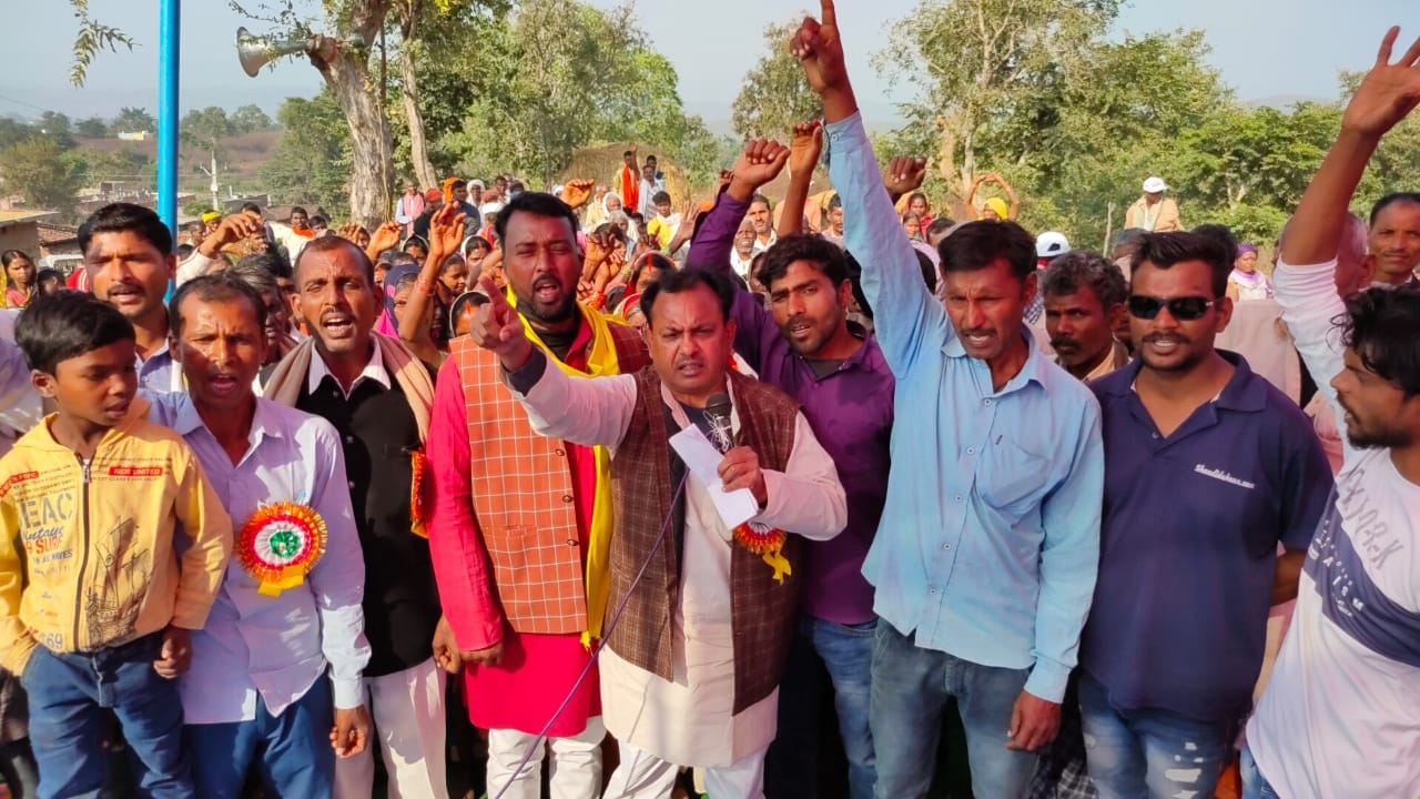 कोन क्षेत्र के सलैयाडीह में सोनांचल संघर्ष वाहिनी के स्थापना दिवस पर संबोधित करते राष्ट्रीय अध् कोन क्षेत्र के सलैयाडीह में सोनांचल संघर्ष वाहिनी के स्थापना दिवस पर संबोधित करते राष्ट्रीय अध्