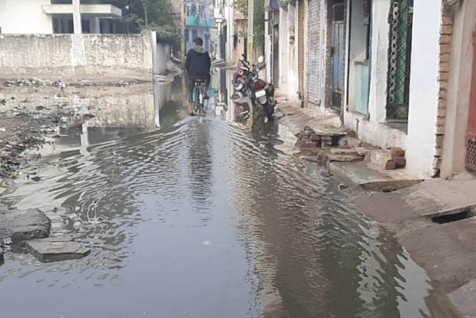 Tulsi Vihar colony road immersed in dirty water Tulsi Vihar colony road immersed in dirty water
