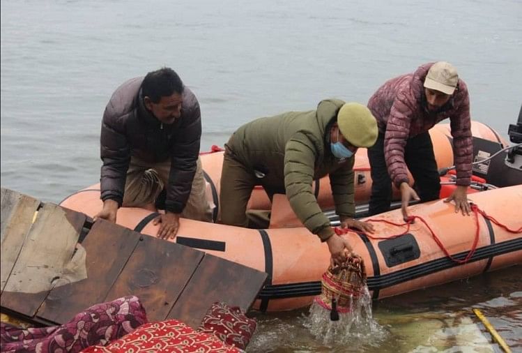 भाजपा की रैली के दौरान डूबी शिकारा
