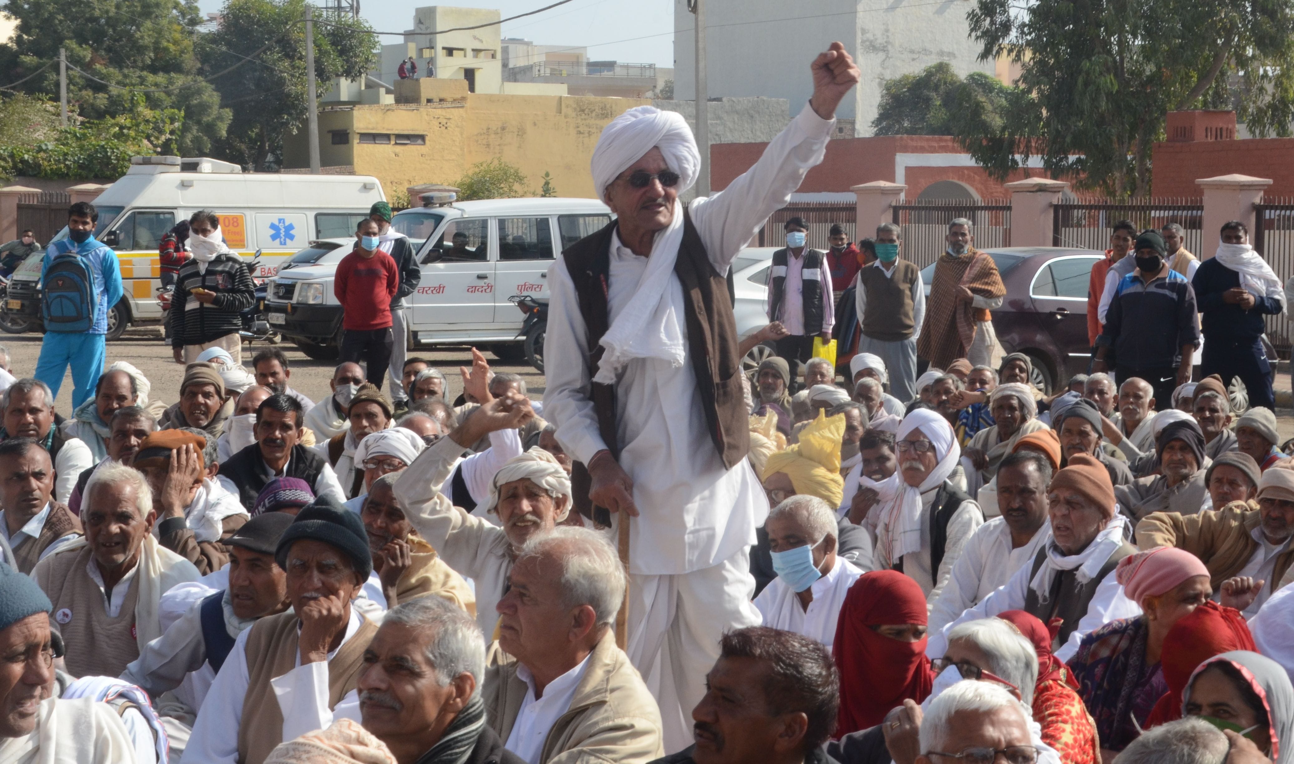 Despite Section 144, farmers demonstrated in the city