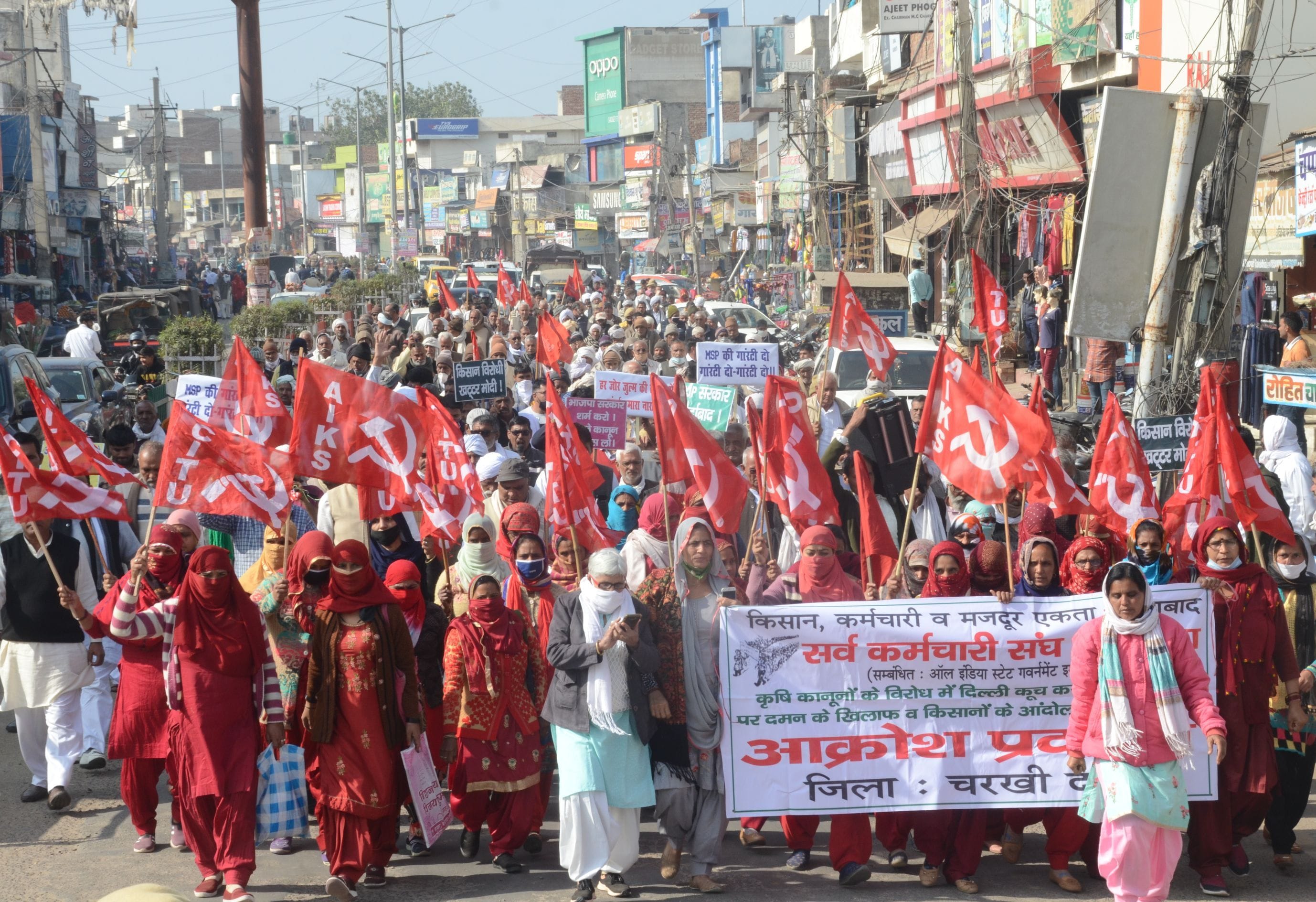 Despite Section 144, farmers demonstrated in the city