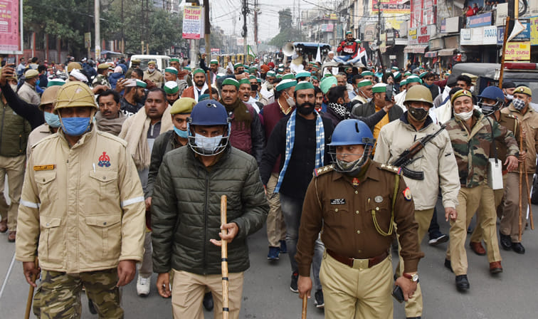 सहारनपुर में कृषि कानून के विरोध में झलूस लेकर कलेक्ट्रेट की और बढतेभाकियू कार्यकर्ताओं के साथ ? सहारनपुर में कृषि कानून के विरोध में झलूस लेकर कलेक्ट्रेट की और बढतेभाकियू कार्यकर्ताओं के साथ ?