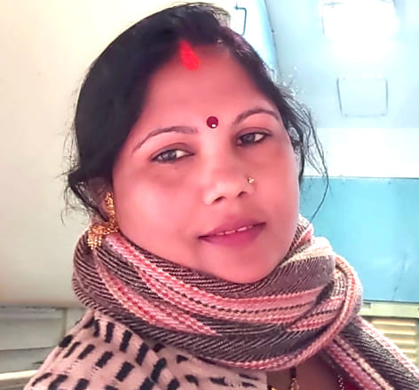 शाहजहांपुर जाने के लिए पहुंची बीना देवी।