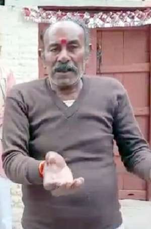 पुजारी का फोटो पुजारी का फोटो