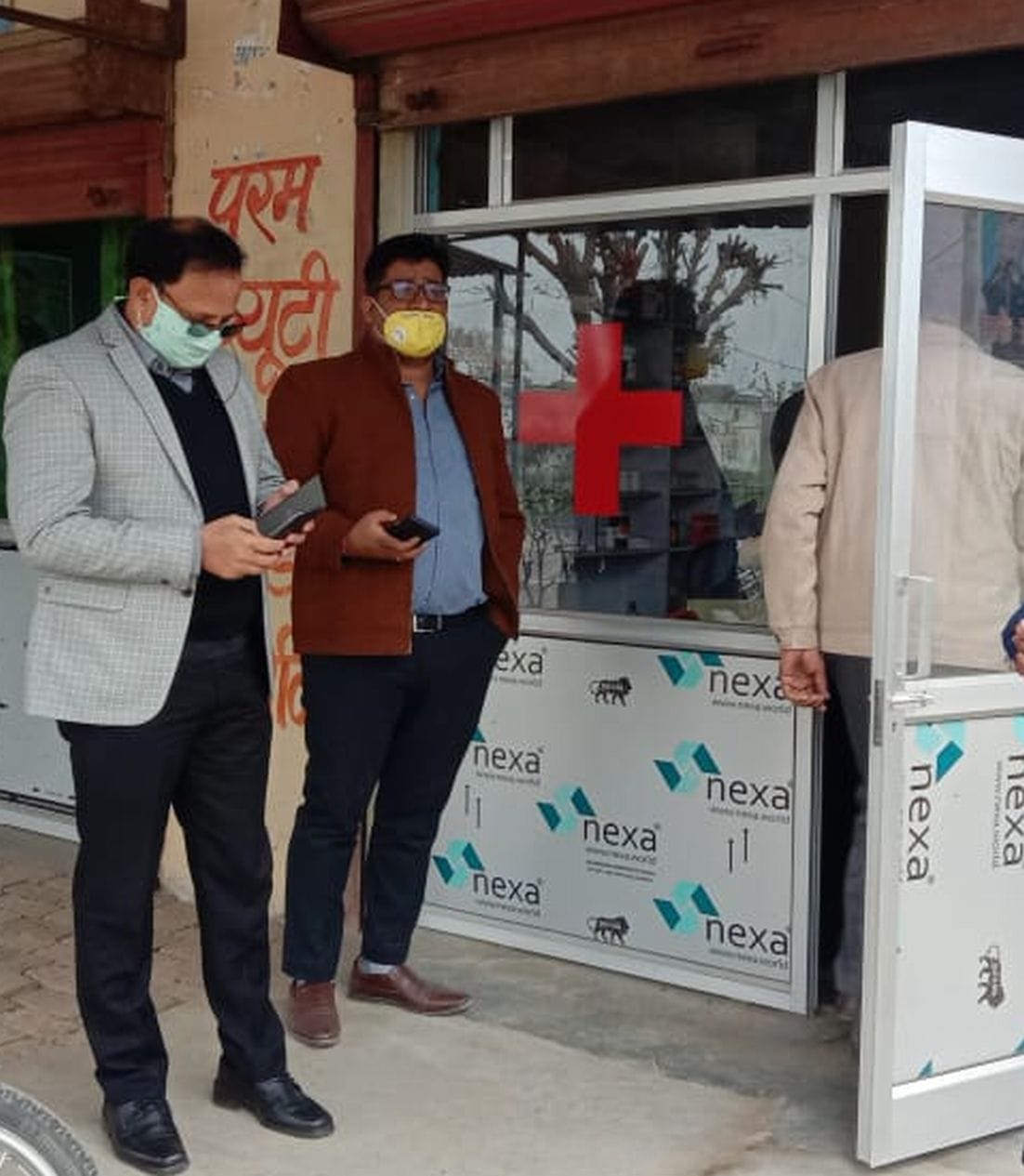 कुंडा में क्लीनिक पर जांच करती स्वास्थ्य विभाग की टीम। कुंडा में क्लीनिक पर जांच करती स्वास्थ्य विभाग की टीम।