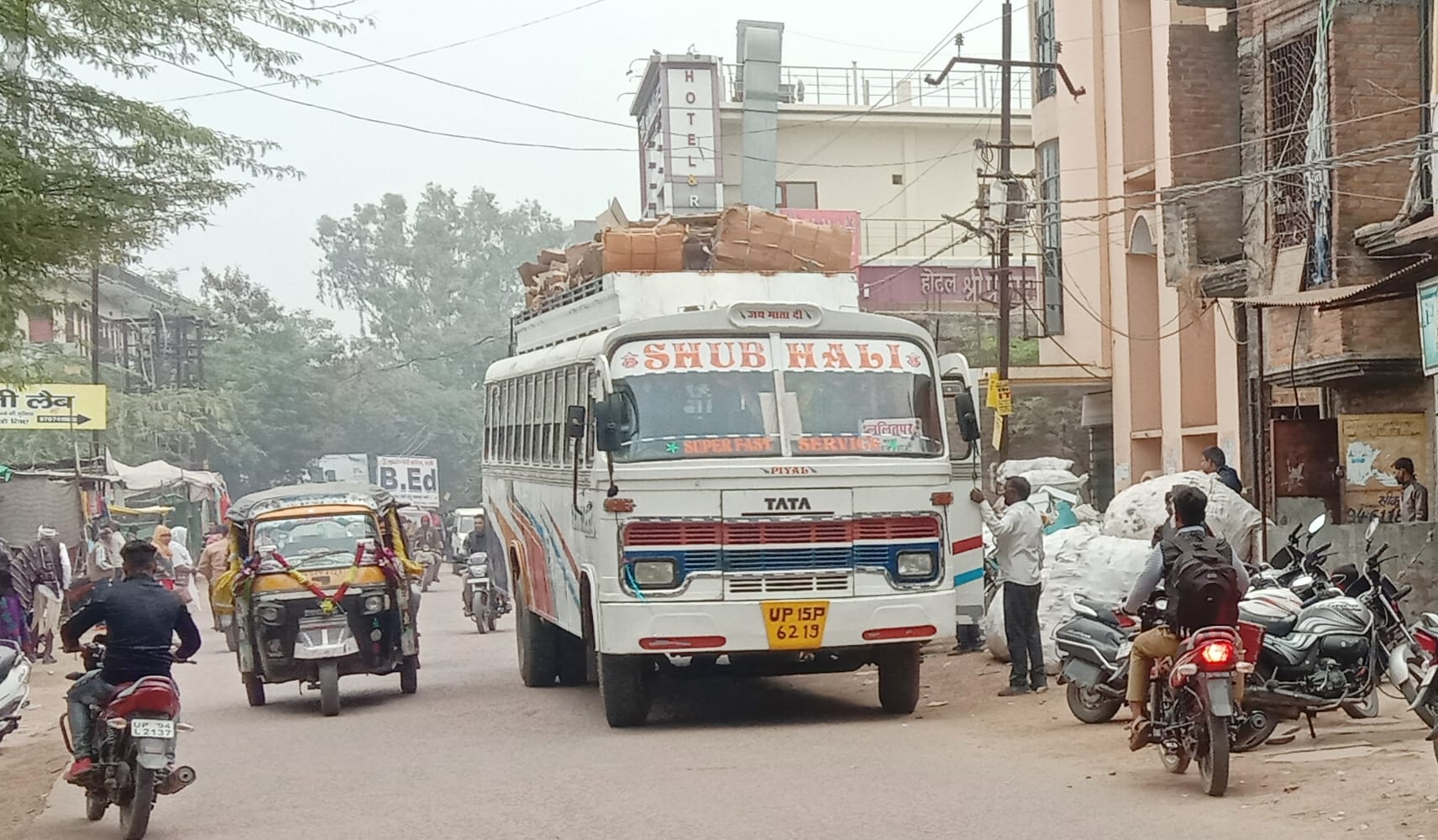 जिला अस्पताल के समीप लगा जाम। जिला अस्पताल के समीप लगा जाम।