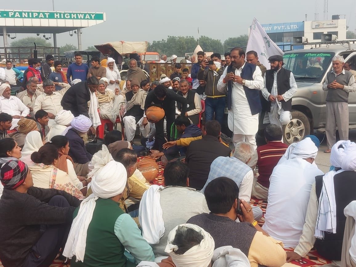 किसानों को संबोधित करते भारतीय किसान यूनियन अंबावत के प्रधान अनिल नांदल। अमर उजाला किसानों को संबोधित करते भारतीय किसान यूनियन अंबावत के प्रधान अनिल नांदल। अमर उजाला