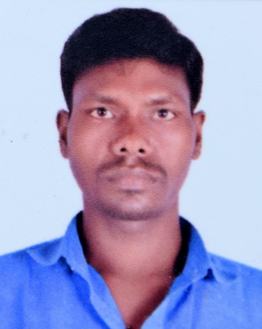 मजदूर धनेस भुइयां (फाइल फोटो) 