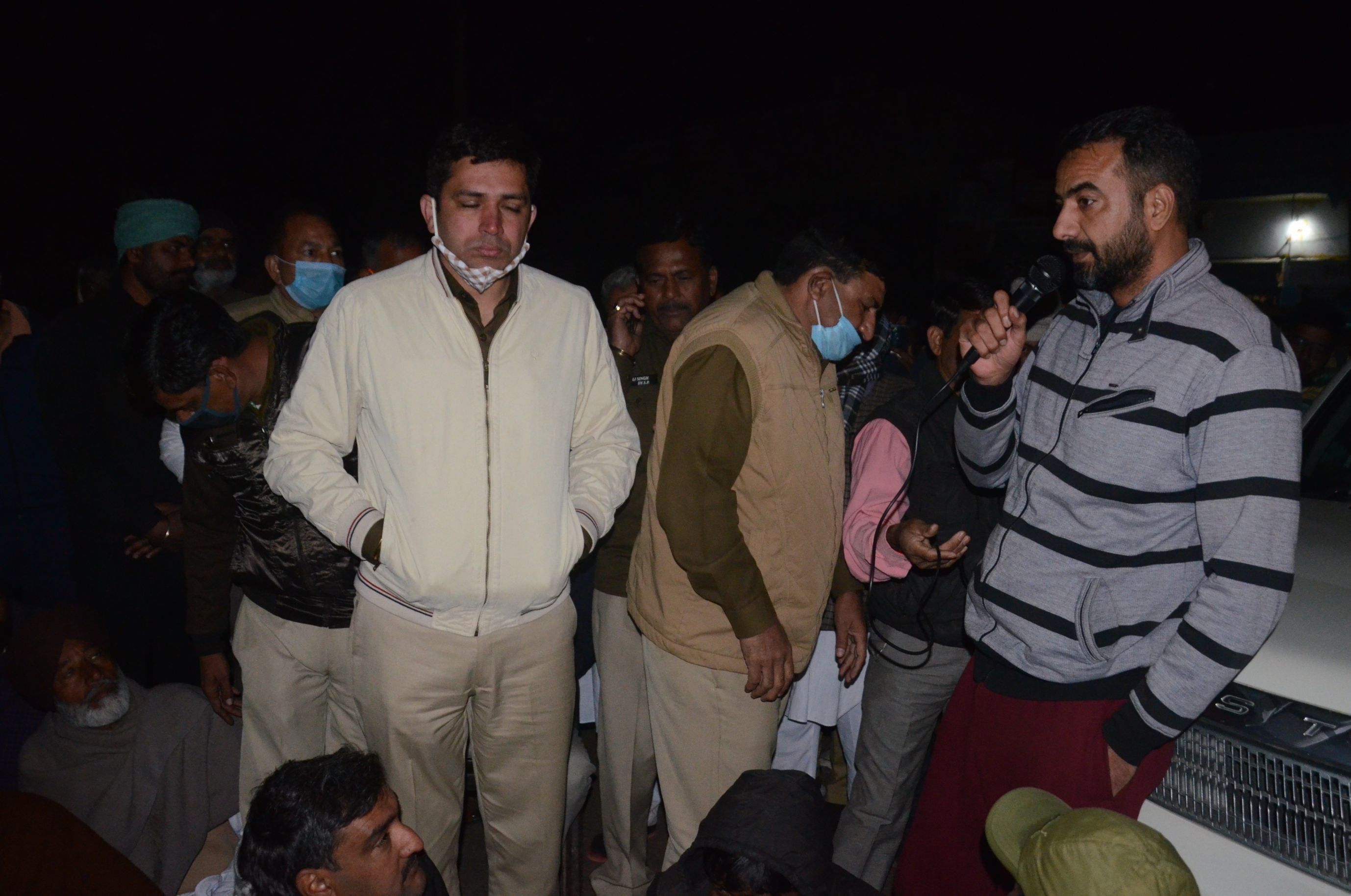 Rajasthan farmers jam 40-minute NH-334B in Charkhi Dadri on the administration's route divert Rajasthan farmers jam 40-minute NH-334B in Charkhi Dadri on the administration's route divert