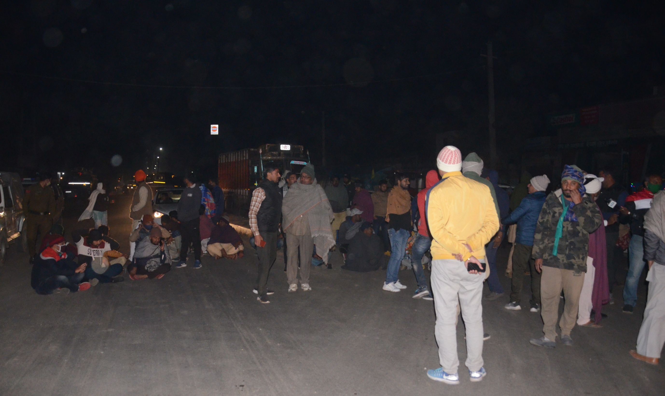 Rajasthan farmers jam 40-minute NH-334B in Charkhi Dadri on the administration's route divert Rajasthan farmers jam 40-minute NH-334B in Charkhi Dadri on the administration's route divert