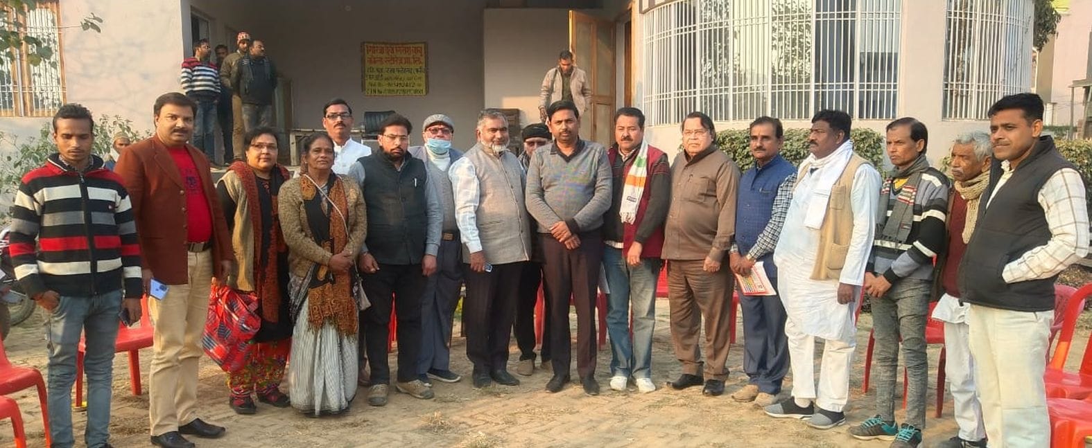 फतेहगढ़ महोत्सव की बैठक के बाद खड़े पदाधिकारी। संवाद फतेहगढ़ महोत्सव की बैठक के बाद खड़े पदाधिकारी। संवाद