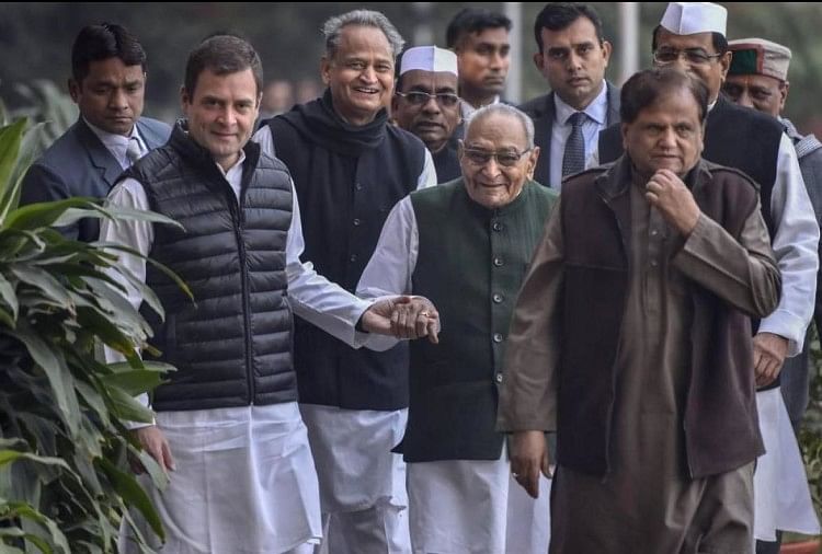 motilal vora with Rahul Gandhi, Ahmed Patel and Ashok Gehlot