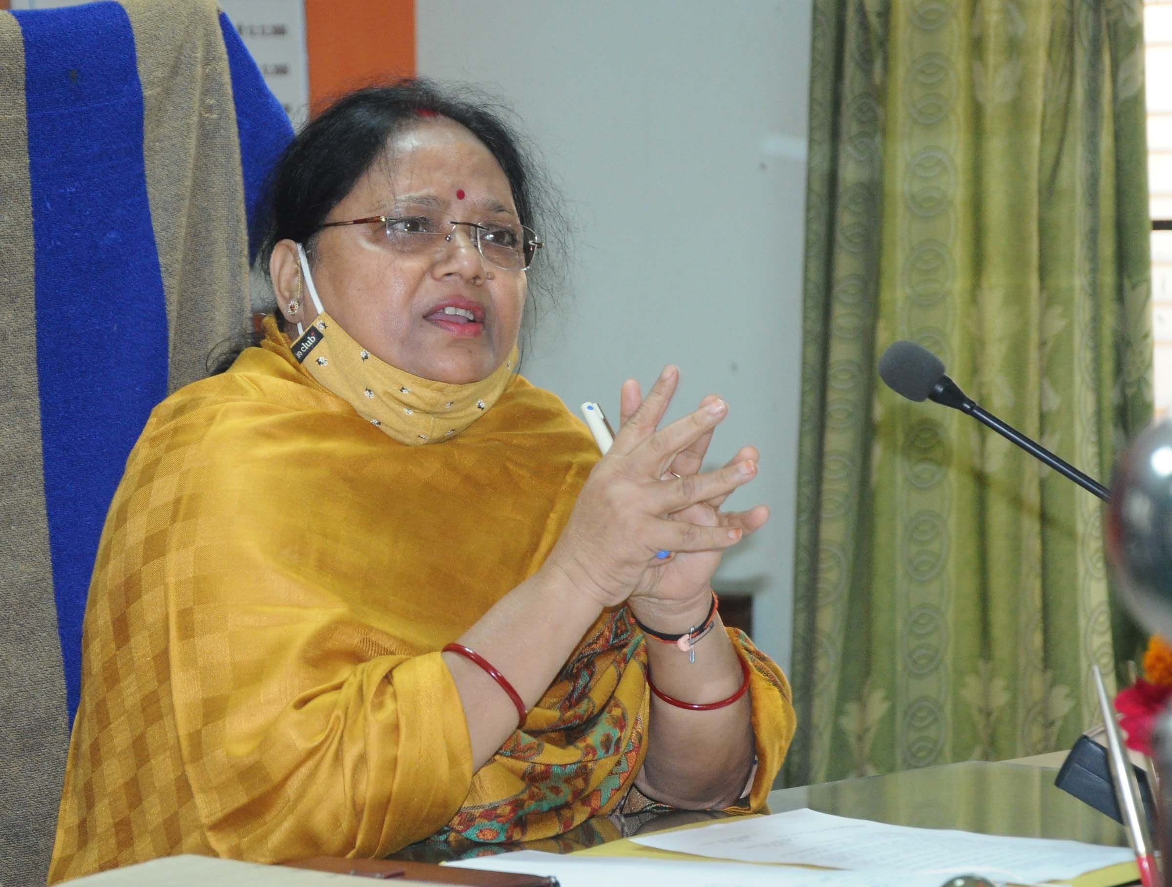 नगरपालिका बोर्ड की बैठक में बोलती अध्यक्ष प्रेमलता सिंह। नगरपालिका बोर्ड की बैठक में बोलती अध्यक्ष प्रेमलता सिंह।