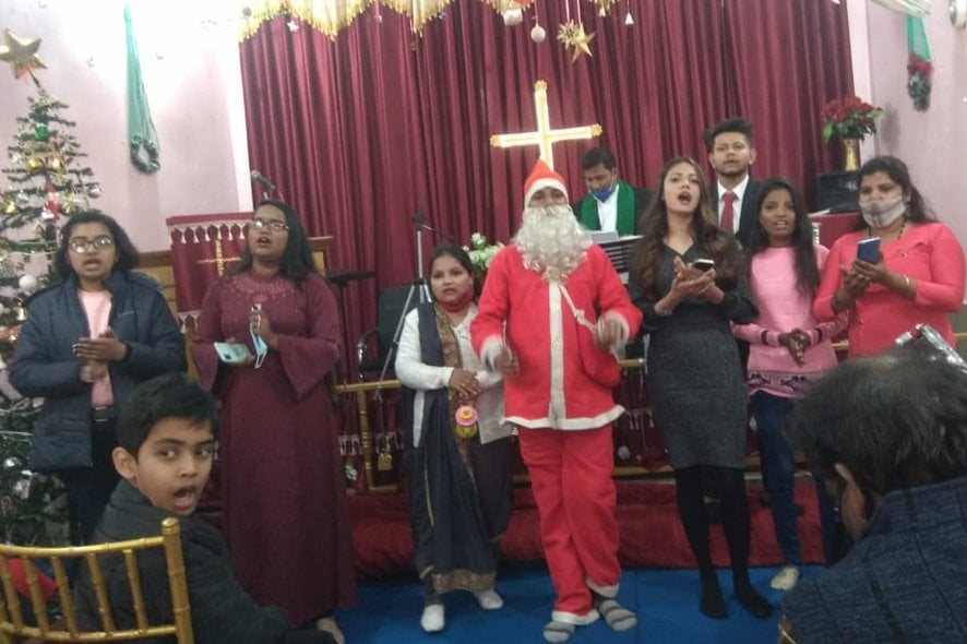 नजीबाबाद के मैथोडिस्ट चर्च में क्रिसमस पर्व मनाते समाज के लोग। नजीबाबाद के मैथोडिस्ट चर्च में क्रिसमस पर्व मनाते समाज के लोग।