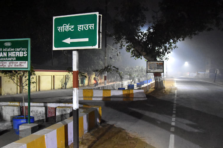 12.02 बजे : सर्किट हाउस के पास तैनात रहने वाली डायल 112 वैन नजर नहीं आई। 12.02 बजे : सर्किट हाउस के पास तैनात रहने वाली डायल 112 वैन नजर नहीं आई।