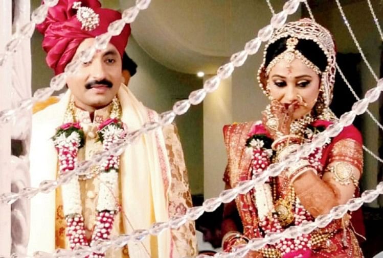 दयाबेन&#39; उर्फ दिशा वकानी के ये हैं रियल लाइफ पति, ऐसे शुरू हुई थी लव स्टोरी,  देखें शादी की तस्वीरें - Entertainment News: Amar Ujala