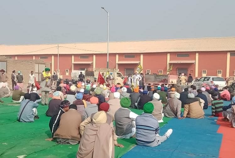 बठिंडा में जुटे किसान।