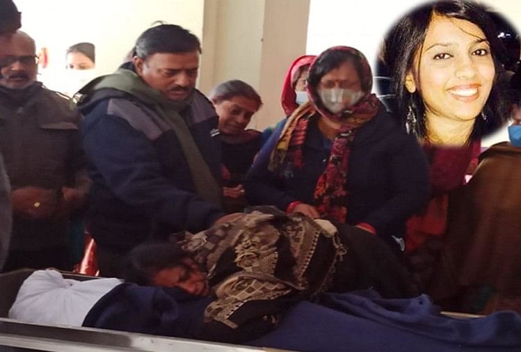 बेटी के शव से लिपट फफक कर रोई मां