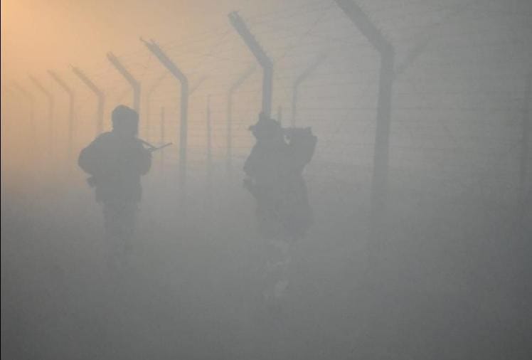 भारत-पाक सीमा धुंध से ढकी, बीएसएफ ने बढ़ाई गश्त, पाकिस्तानी ड्रोन भी सक्रिय