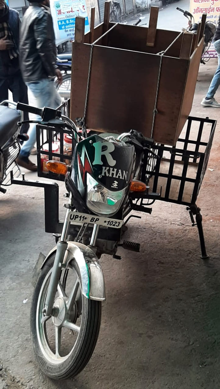 सहारनपुर में लग बाइको पर जाति सूचक शब्द सहारनपुर में लग बाइको पर जाति सूचक शब्द