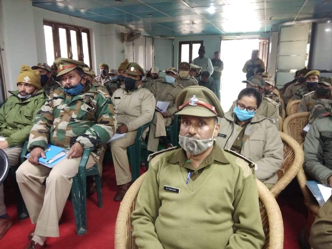 लिसा डिपो में वन विभाग की कार्यशाला में प्रतिभाग करते विभागीय अधिकारी। लिसा डिपो में वन विभाग की कार्यशाला में प्रतिभाग करते विभागीय अधिकारी।