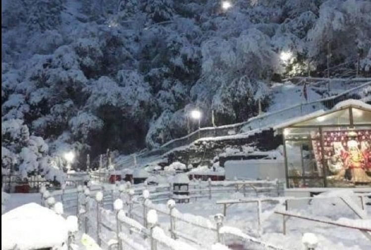 The faces of businessmen blossomed due to snowfall, the shining silver goddess Mata Vaishno Devi’s court, see photos