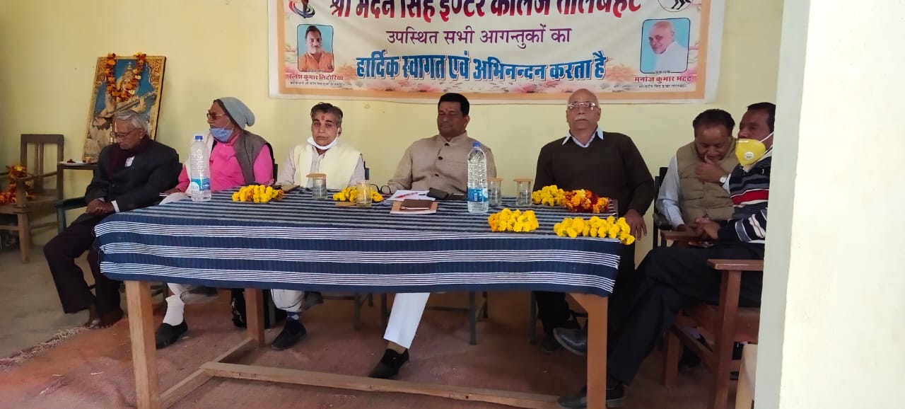 कैप्सन - गीता जयंती पर आयोजित कार्यक्रम में मौजूद अतिथि 3- कार्यक्रम में विचार रखते डा0 ओम प्रकाश श?