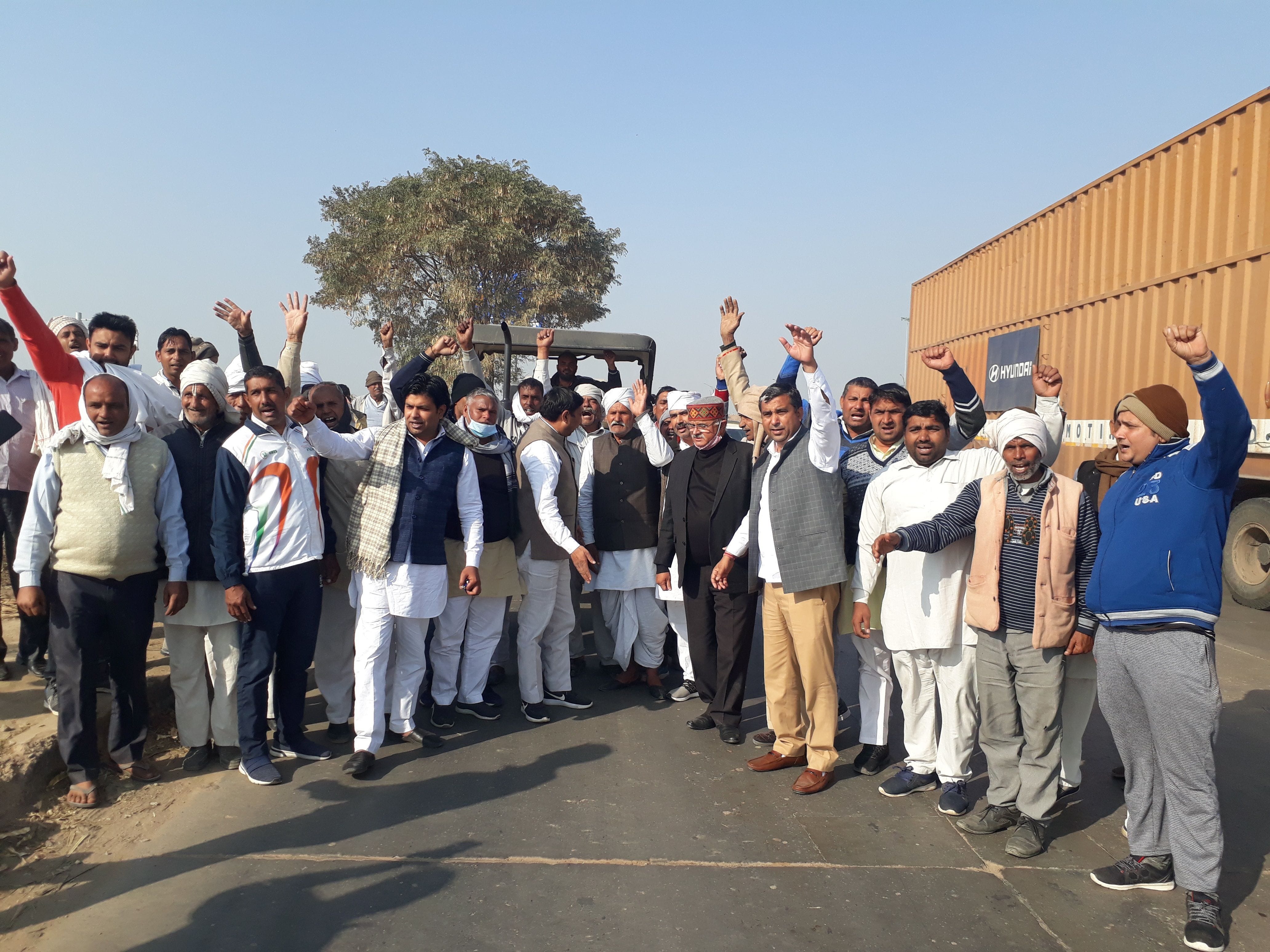 पलवल में किसानों को समर्थन देने जाते डागर पाल के किसान।