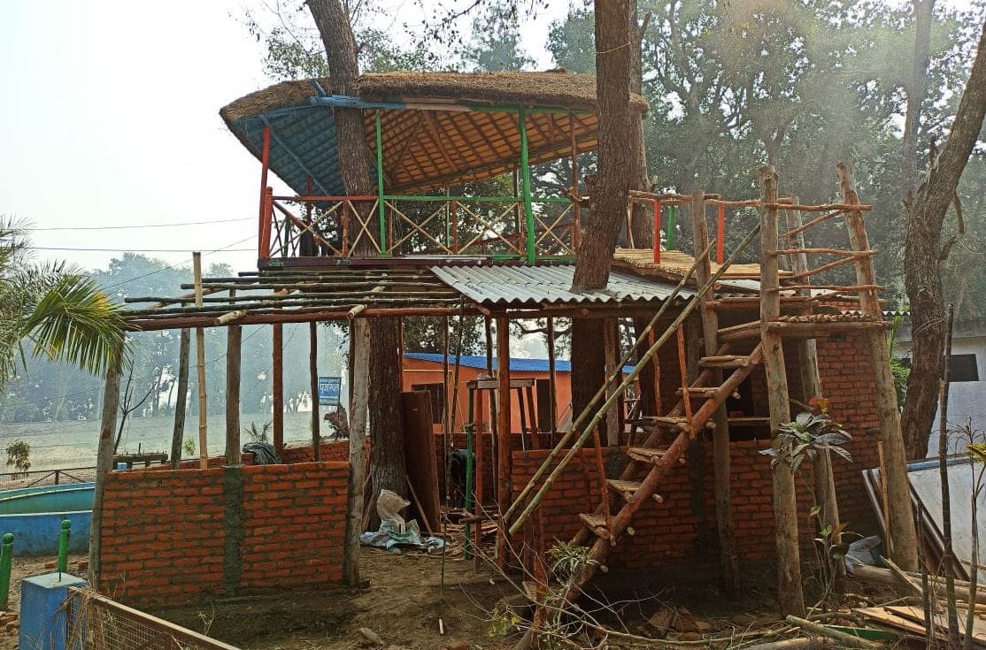 गोमती उद्गम स्थल पर बनाई जा रही ट्री हट। गोमती उद्गम स्थल पर बनाई जा रही ट्री हट।