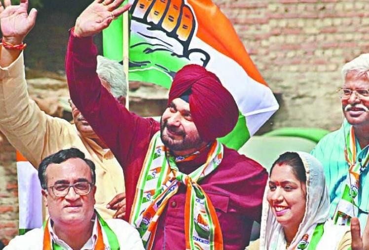 कांग्रेस का प्रचार करते नवजोत सिंह सिद्धू।