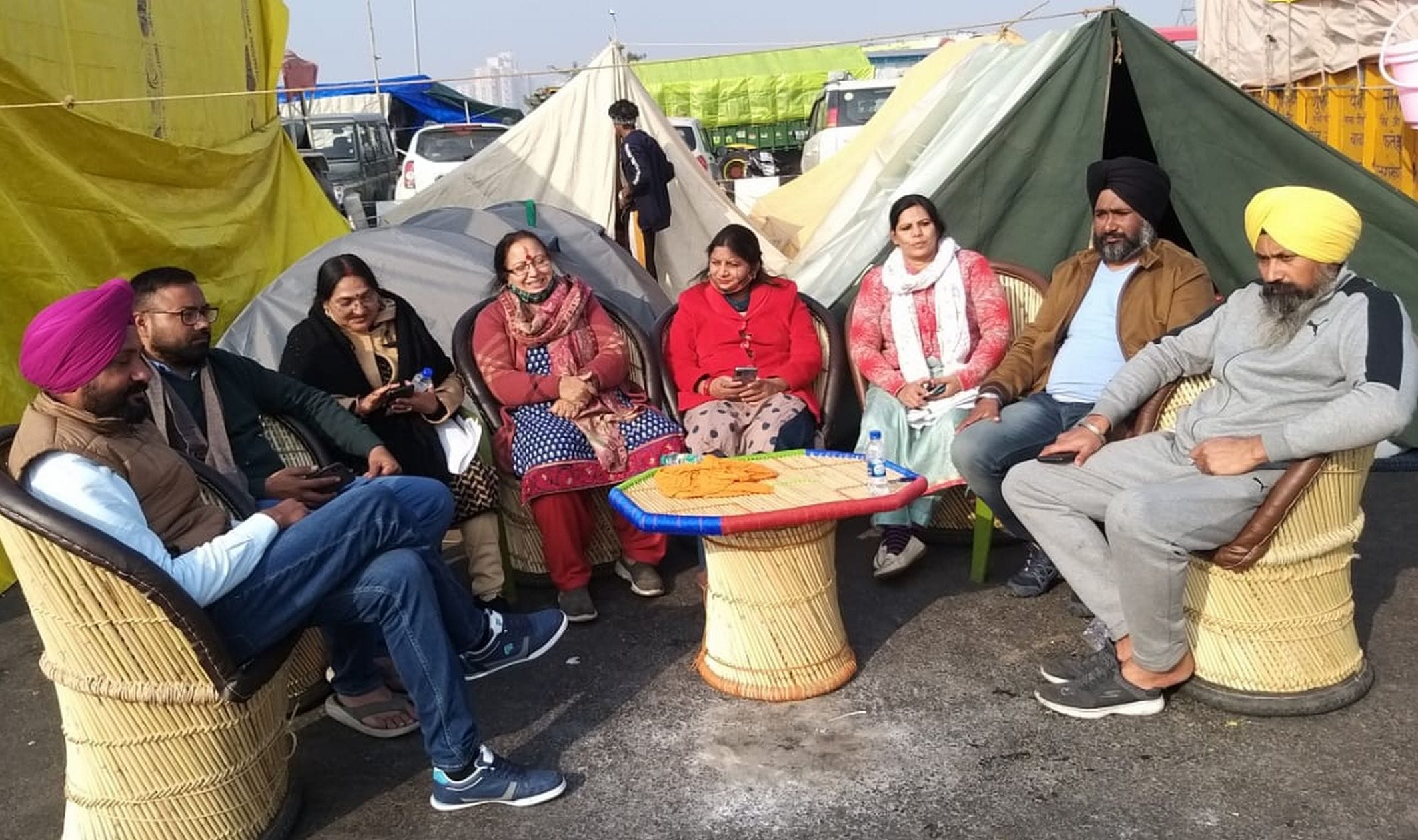 गाजीपुर बॉर्डर पर 35वें दिन चल रहे आंदोलन में सितारगंज के किसानों के साथ यूथ व महिला कांग्रेस के यु गाजीपुर बॉर्डर पर 35वें दिन चल रहे आंदोलन में सितारगंज के किसानों के साथ यूथ व महिला कांग्रेस के यु
