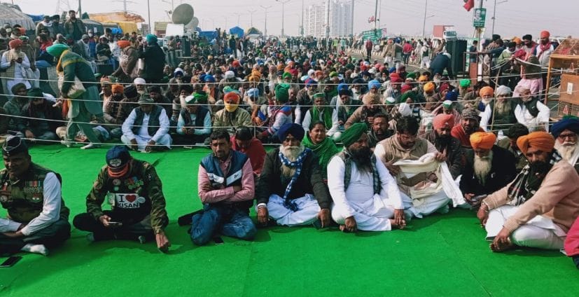 गाजीपुर बॉर्डर पर धरना देते ऊधम सिंह नगर के किसान। गाजीपुर बॉर्डर पर धरना देते ऊधम सिंह नगर के किसान।