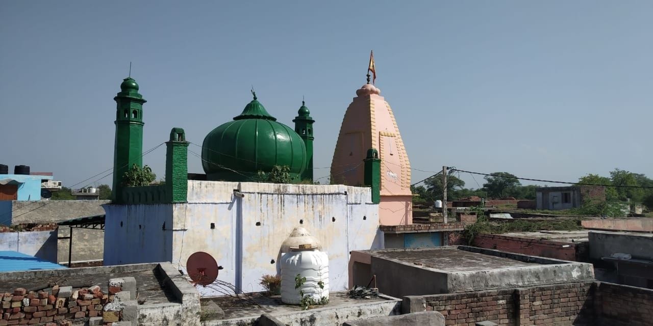 गांव तैमूरपुर में एक साथ है मंदिर और मज्जिद। अमर उजाला गांव तैमूरपुर में एक साथ है मंदिर और मज्जिद। अमर उजाला