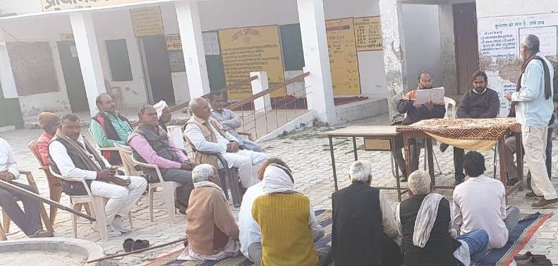 विधिक साक्षरता शिविर में उपस्थित ग्रामीण। विधिक साक्षरता शिविर में उपस्थित ग्रामीण।
