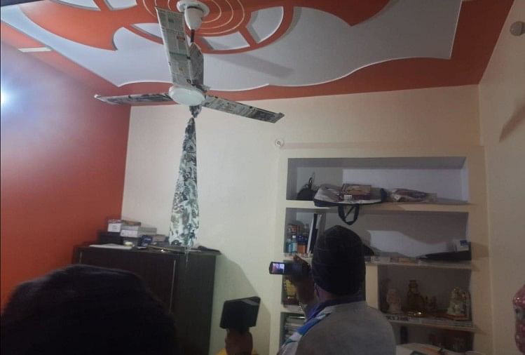 महिला दारोगा ने इसी पंखे से फंदा लगाकर की आत्महत्या