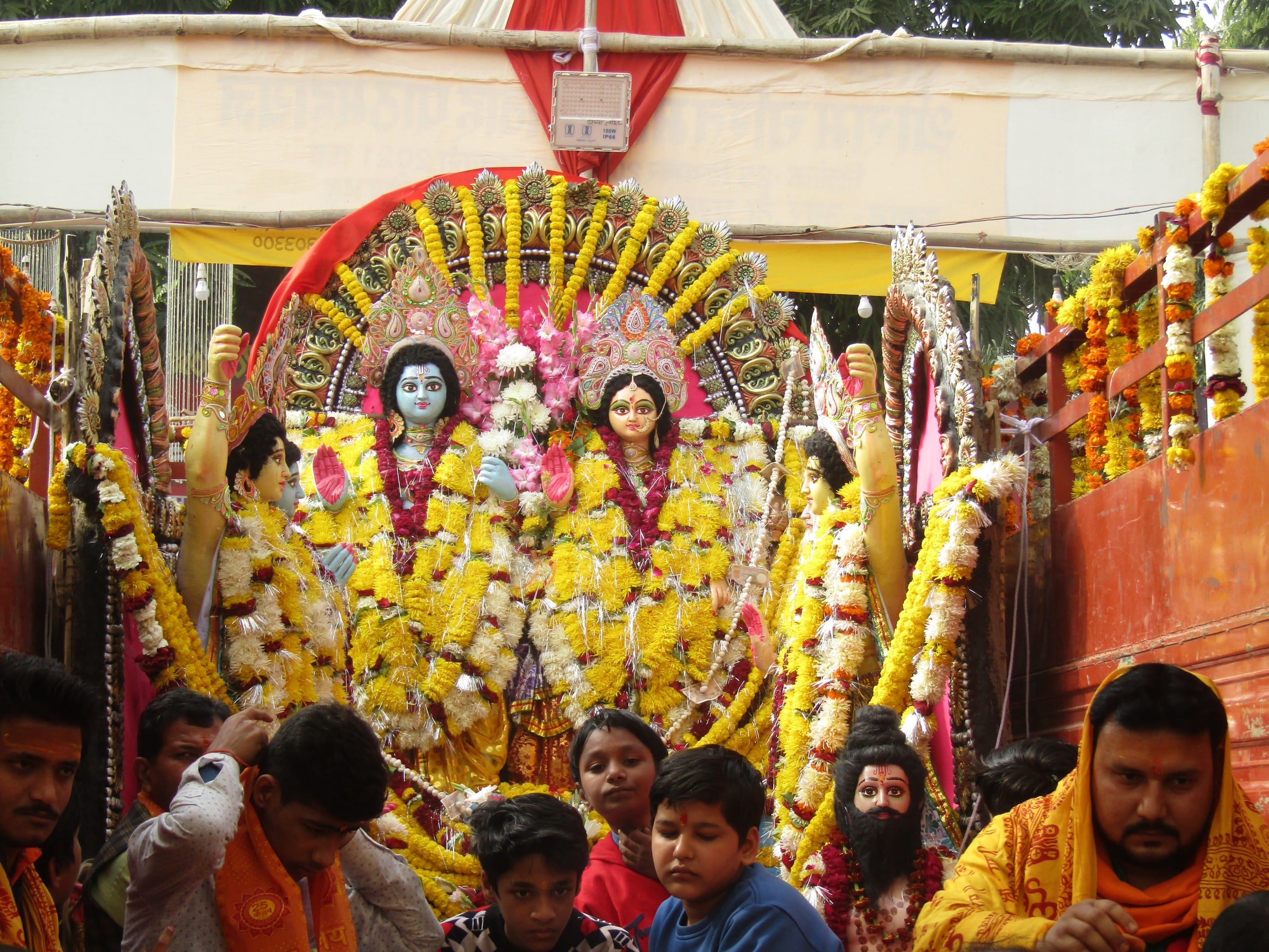 राबर्ट्सगंज में श्रीराम चरित मानस नवाह्न पाठ महायज्ञ के समापन पर निकली प्रभु श्रीराम की शोभा या?