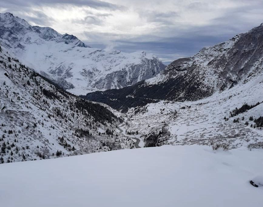 बर्फबारी के बाद सोमवार को इस तरह नजर आई धारचूला की दारमा घाटी। संवाद