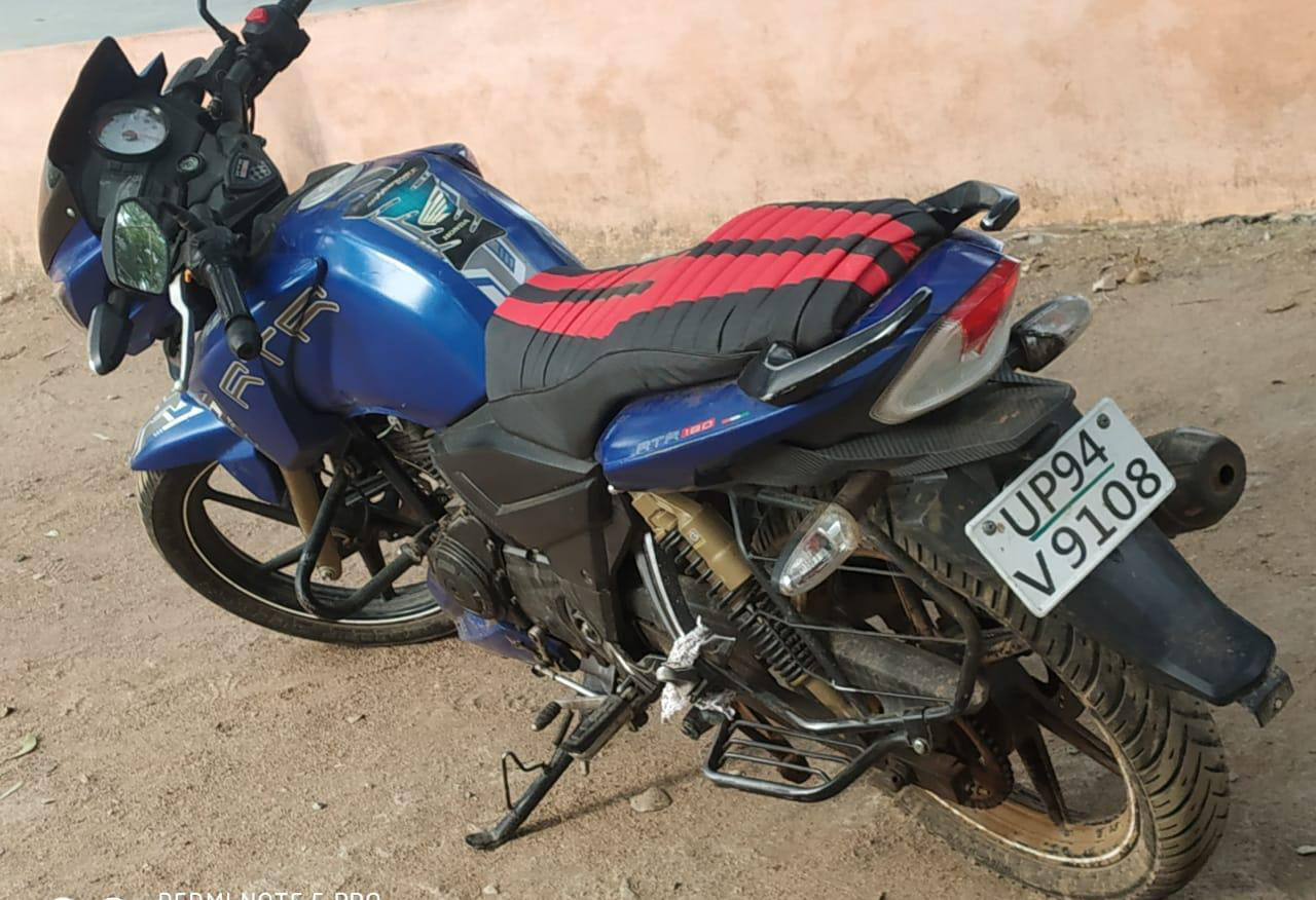 बछलापुर पुलिस ने शिकारियों के पास से बरामद दो पहिया वाहन
