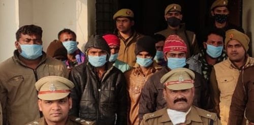 आसपुर देवसरा पुलिस द्वारा गिरफ्तार पशु तस्कर। आसपुर देवसरा पुलिस द्वारा गिरफ्तार पशु तस्कर।
