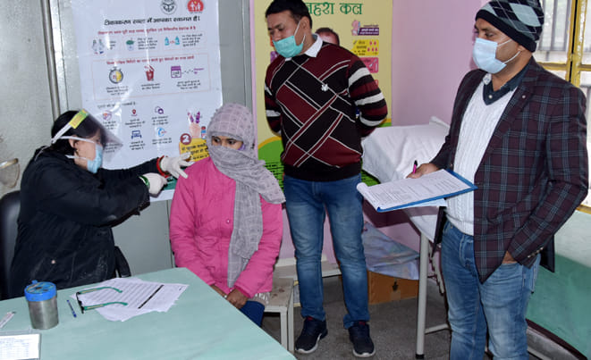 नेहरू मार्केट स्थित चिकित्सालय वैक्सीन सैंटर में कोविड़ 19 टीकाकरण अभियान के ड्राई रन के लिये टीक नेहरू मार्केट स्थित चिकित्सालय वैक्सीन सैंटर में कोविड़ 19 टीकाकरण अभियान के ड्राई रन के लिये टीक
