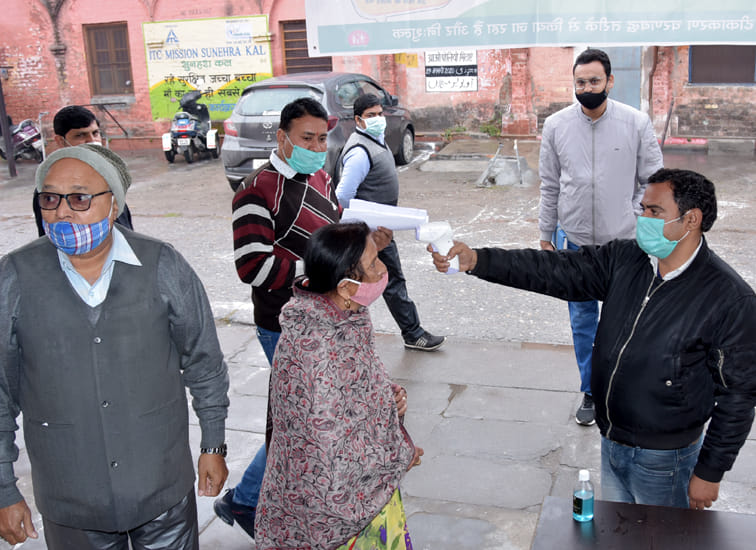 नेहरू मार्केट स्थित चिकित्सालय वैक्सीन सैंटर में कोविड़ 19 टीकाकरण अभियान के ड्राई रन के लिये टीक नेहरू मार्केट स्थित चिकित्सालय वैक्सीन सैंटर में कोविड़ 19 टीकाकरण अभियान के ड्राई रन के लिये टीक