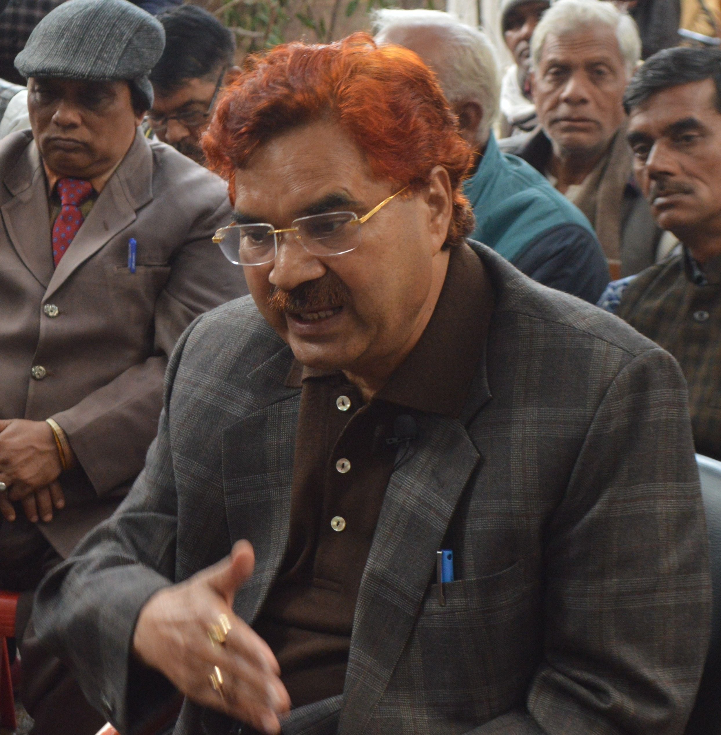 पत्रकार वार्ता करते पूर्व ऊर्जा मंत्री सादाबाद विधायक रामवीर उपाध्याय। पत्रकार वार्ता करते पूर्व ऊर्जा मंत्री सादाबाद विधायक रामवीर उपाध्याय।